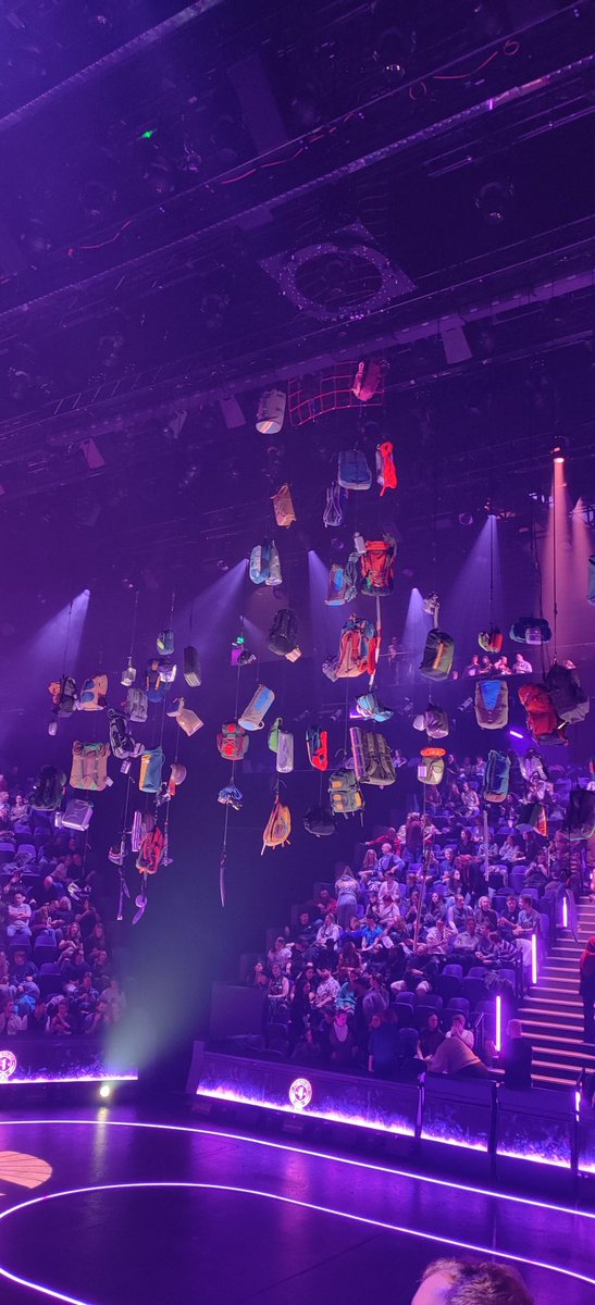 I went to see @thgonstage tonight with Nikki and Mia Carragher was outstanding as Katniss Everdeen 🔥🏹🎭

The #HungerGames on stage was boss and some magnificent wizardry with the props and lightening was awesome.