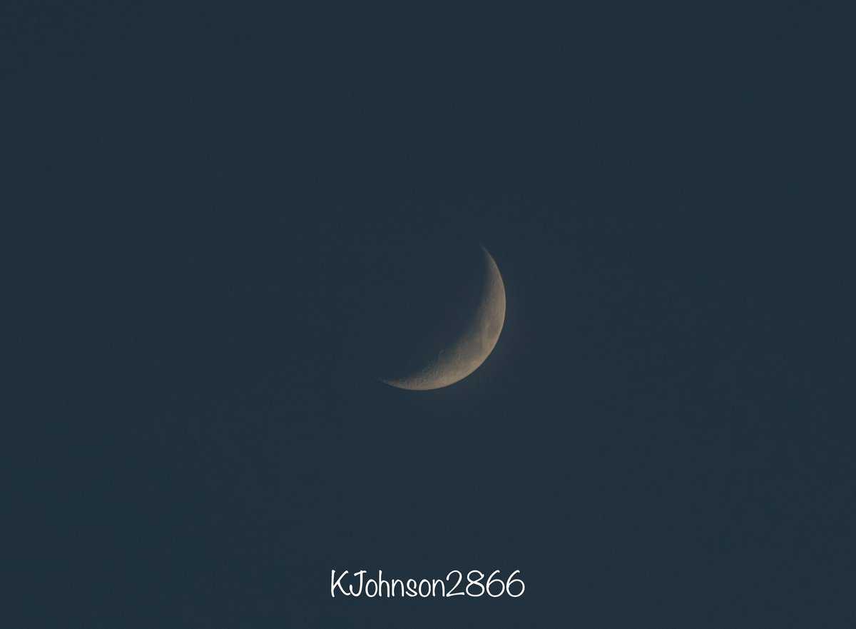 KJohnson2866's tweet image. #moon over Ohio 7:30 pm