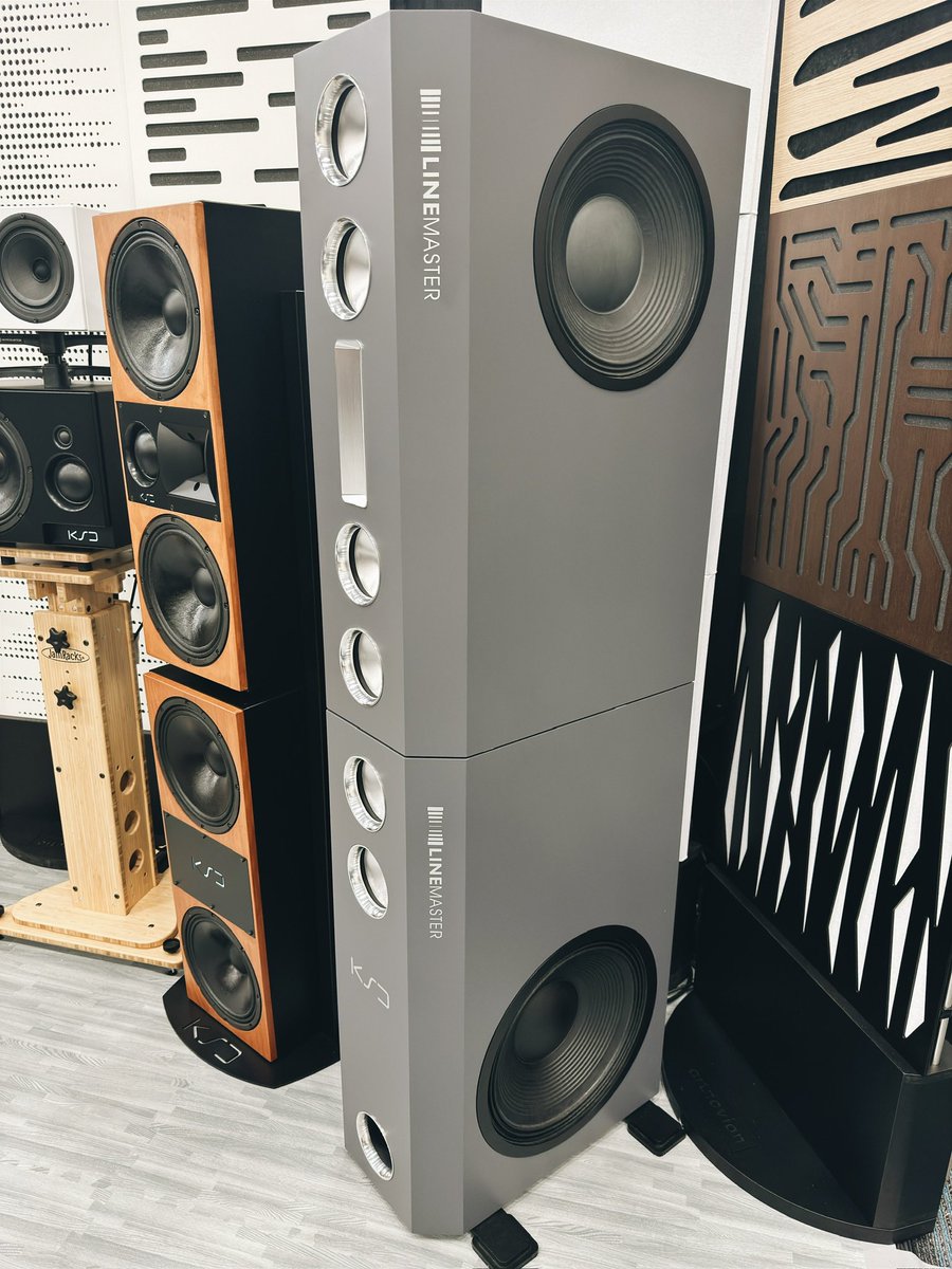 KSDにも見たことない子が。 LINEMASTER 70000ドルとのことで。 #namm2026