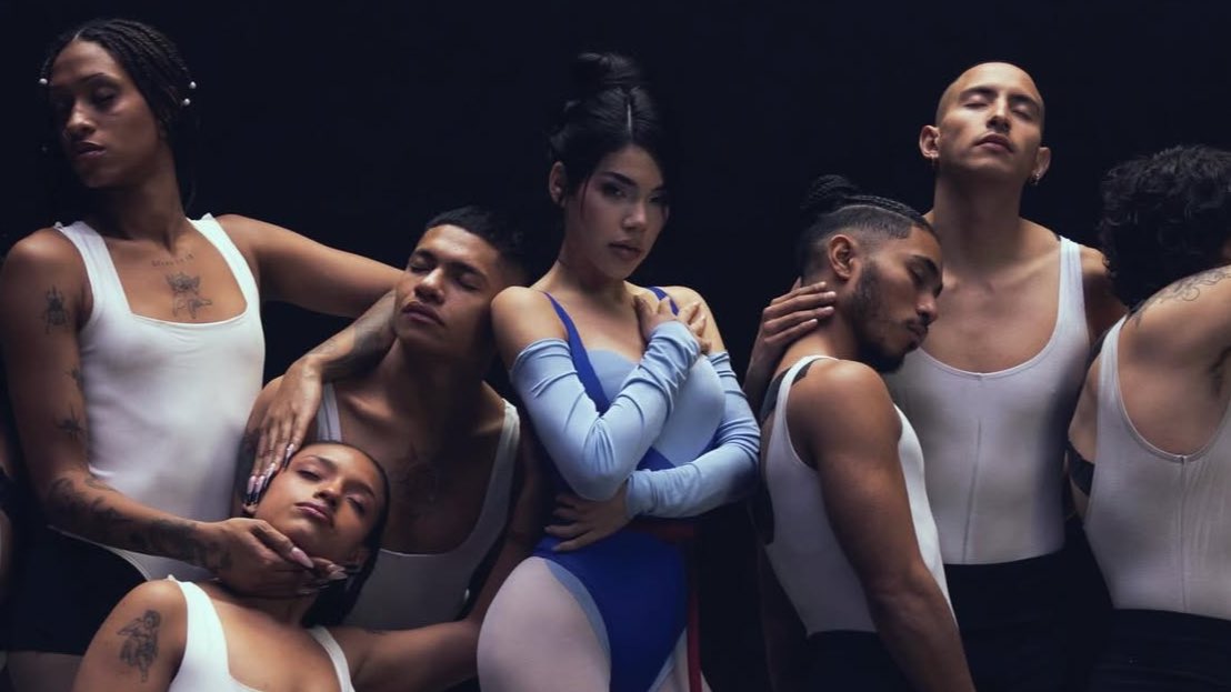 KeniaOsReport's tweet photo. El video oficial de “Una y Otra Vez” de @KeniaOS supera la cifra de 100 MIL views a 40 minutos de su estreno. https://t.co/oZSWCCb29L