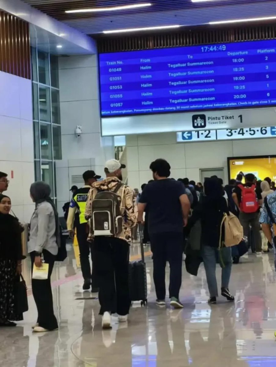 🚨 Layvin Kurzawa arrived in Bandung last night and is set for a medical before signing with Persib.