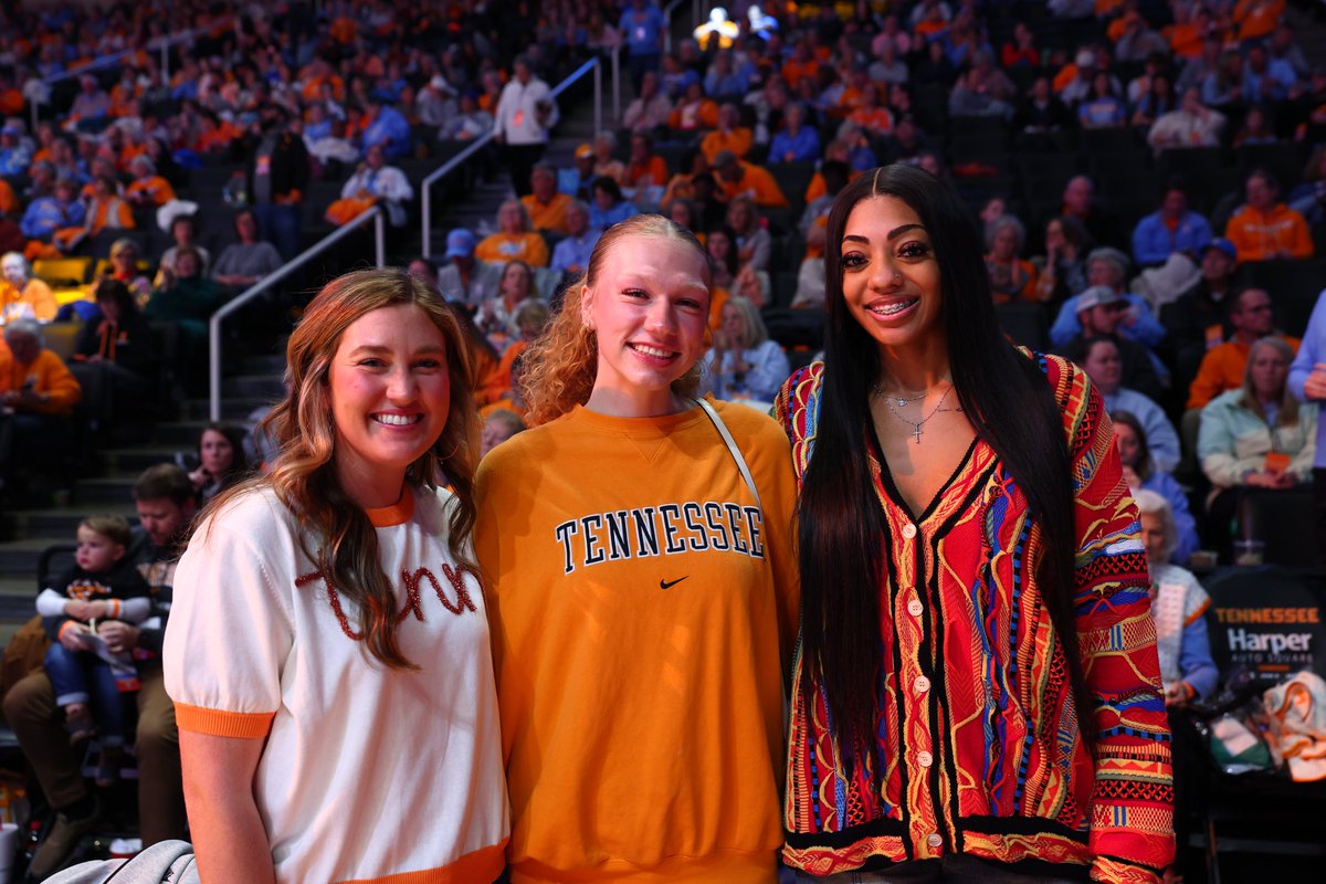 LadyVol_Hoops's tweet photo. #LVFLs in the building 🧡 https://t.co/wkaKG05VdG