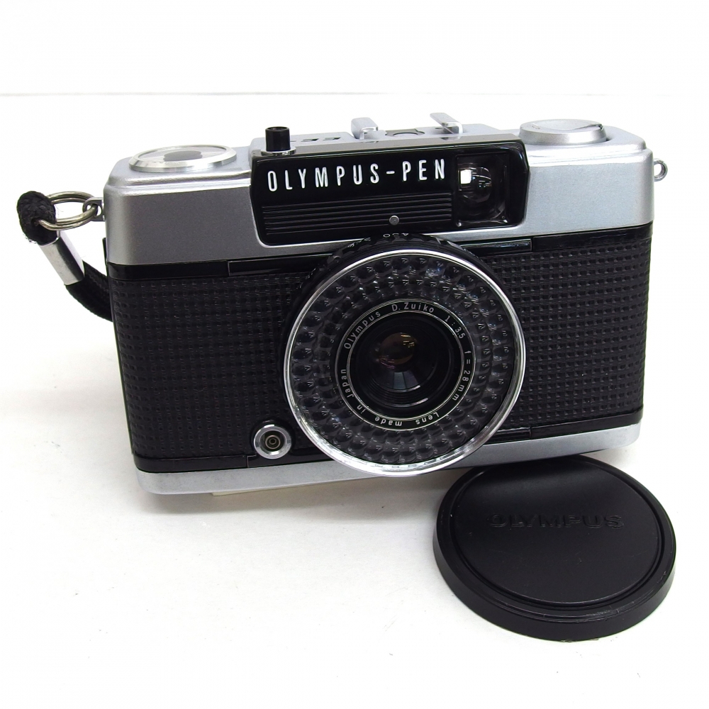 champcamera's tweet photo. 中古 OLYMPUS PEN EE-3(整備済)¥22,000 by みすずが丘店(あざみ野)
自動露出、ピント合わせ不要の固定焦点と簡単操作で撮影出来る #ハーフサイズカメラ。
初心者でも扱いやすい安心の整備済カメラです。
#フィルムカメラ #あざみ野 #PENEE3 #田園都市線
https://t.co/bBE3Q7x6nt https://t.co/3IxXjZbQmm