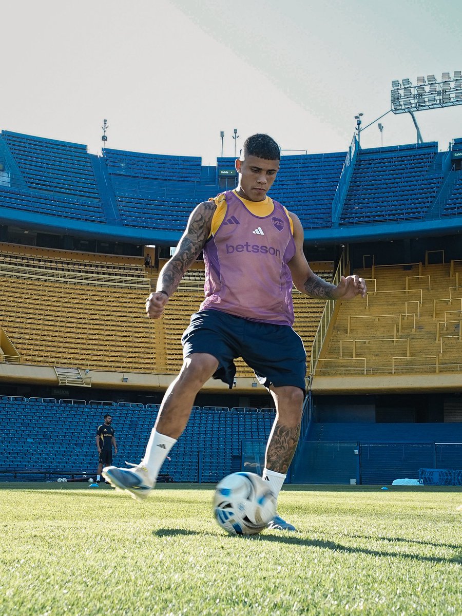 BocaJrsOficial's tweet image. 📍 El Templo 💙💛💙