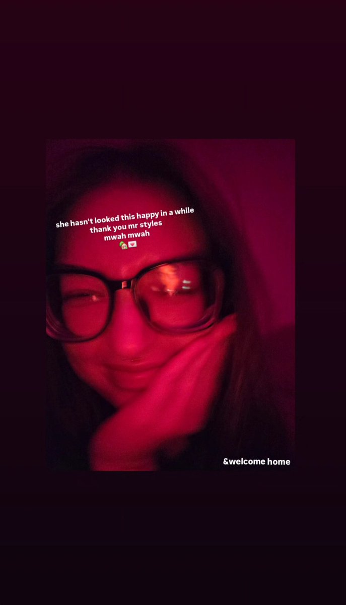 corpsemonium's tweet photo. dear
aperture
dear
kiss all the time disco, occasionally 
i am hereby already offering you my heart
take good care of it

no one touch this girl
she hasn't experienced this genuine feeling of joy in a very long time
welcome home harry

💌 https://t.co/XQSVhotLED