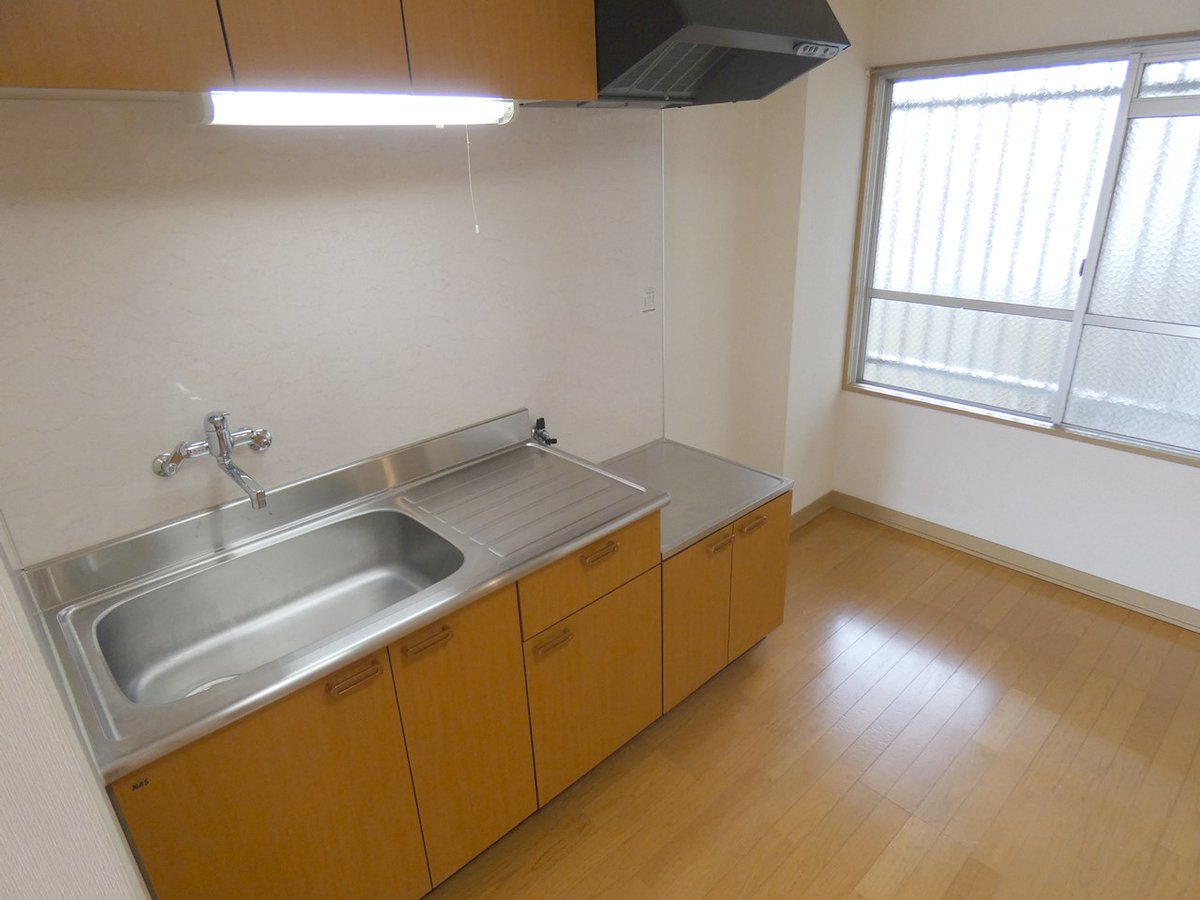 🏢愛媛大学医学部隣のファミリー向けマンション【Aqua・Luce (アクア・ルーチェ)206号　家賃4.2万円】【ネット無料　駐車場を入れて5万円以内の1LDK】
toon-saiki.com/cms/3000061706/
★室内洗濯機置き場
★愛媛大学医学部付属病院徒歩３分
★愛大医学部南口駅徒歩8分
★愛媛医療センター徒歩9分
#東温市賃貸