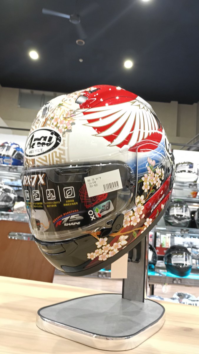 ricoland_oita's tweet photo. ARAI RX-7X TUBASA(61ー62)1点のみですが入荷しております👀✨次回入荷は未定です🥲💦お探しだった方はこの機会をお見逃しなく‼️
#ARAI #RX7X #TUBASA #ライコランド大分店 https://t.co/8vpUJ5nQvZ