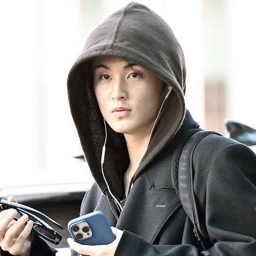 joyfularchives's tweet image. where have u been markie 😭 safe flightt 🫳🏻