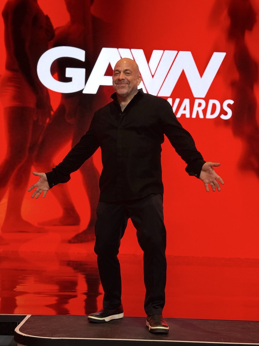 I’m Alan & Im hairy tweet media