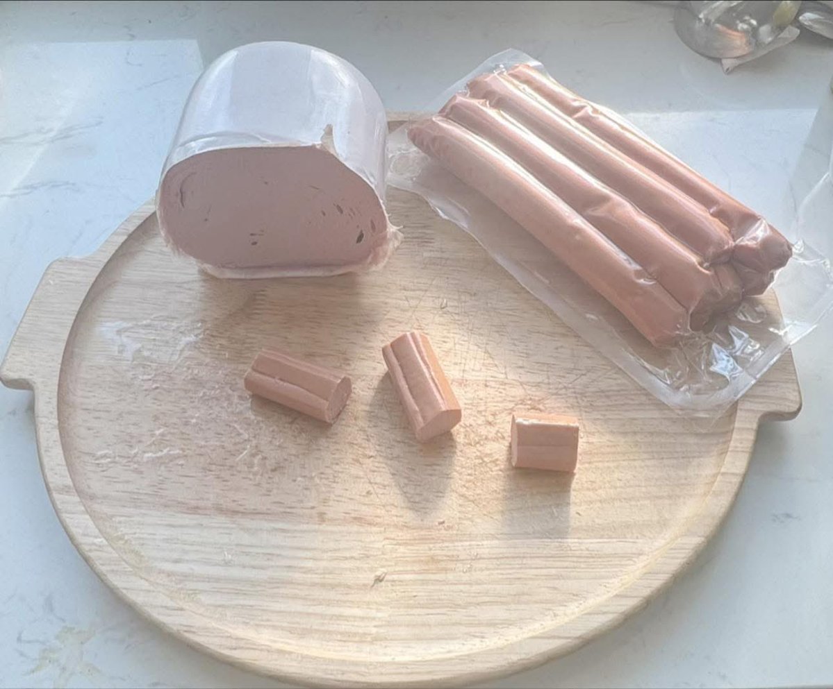 Chicken Mortadella (Тахианы чанамал хиам)

🐓🐓🐓 БАЯЛАГ ТАХИА ХХК төслийн бүтээгдэхүүн хөгжүүлэлтийн нэгэн шинэ туршилт амжилттай сайхан боллоо 🥰🥰🥰 #Chicken_Mortadella буюу тахианы махан чанамал #хиам &amp; өглөөний #зайдас. Европт маш түгээмэл хэрэглэдэг. Амт үнэр бол зүгээр л