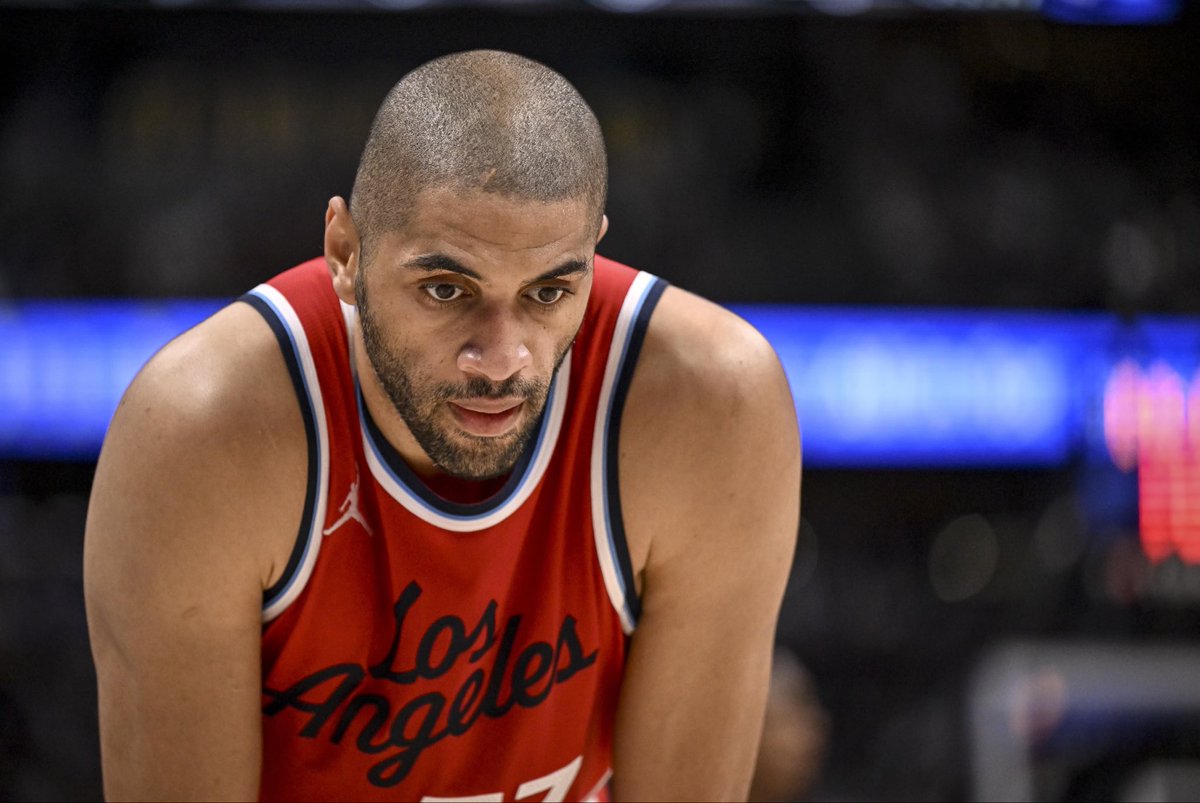 BGNHoops's tweet image. Nic Batum in his last 4 games:

0 points in 17 minutes 
0 points in 12 minutes 
3 points in 18 minutes 
0 points in 6 minutes 

Not sure how he’s still in the rotation.