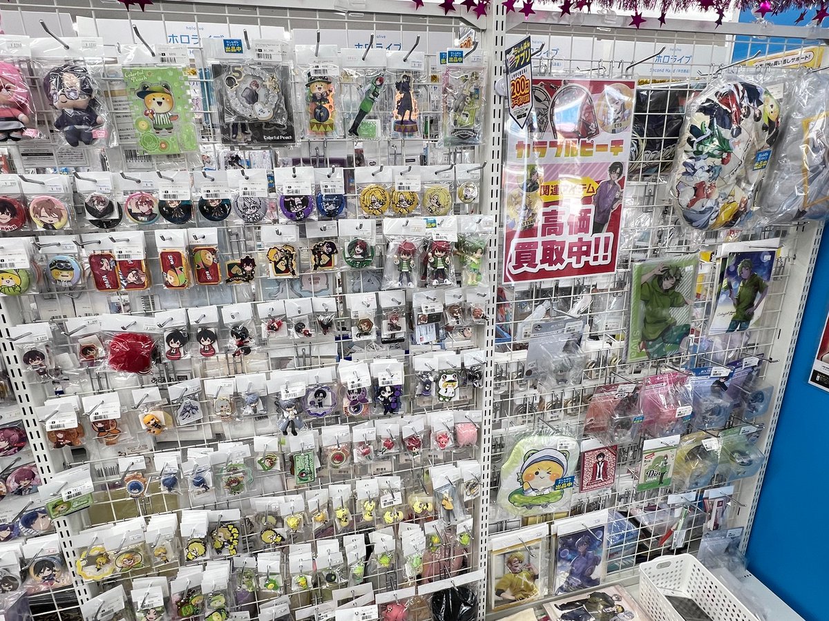 カラフルピーチ のグッズの補充を行いました！ 色々なグッズを広々展開