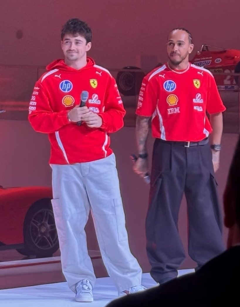 _Zbltsk's tweet image. If you don't have (dad) baggy jeans, that means someone else has two pairs