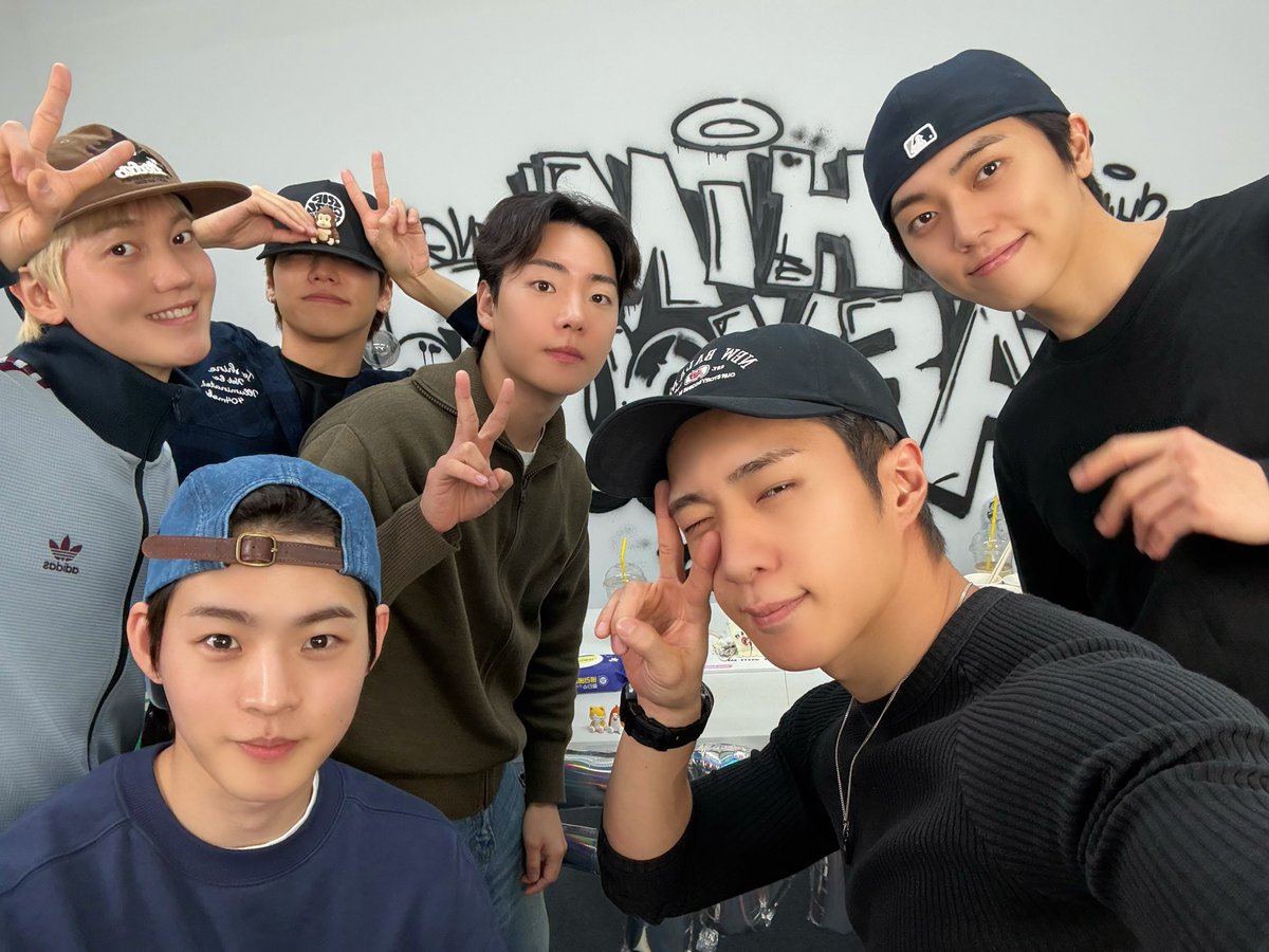 wm_on7off's tweet image. [#LightONF] 26.01.23 HAPPY WYATT DAY LIVE 📸 

온앤오프의 큰댕, 와이엇의 생일이 돌아왔어요 ૮ฅ・ﻌ・აฅ
퓨즈 여러분들의 정성스러운 축하들이 하나하나 다 마음속 깊이 전해졌습니다 🥹
많은 사랑 주셔서 감사해요🖤

#온앤오프 #ONF #와이엇 #WYATT 
#HAPPYWYATTDAY