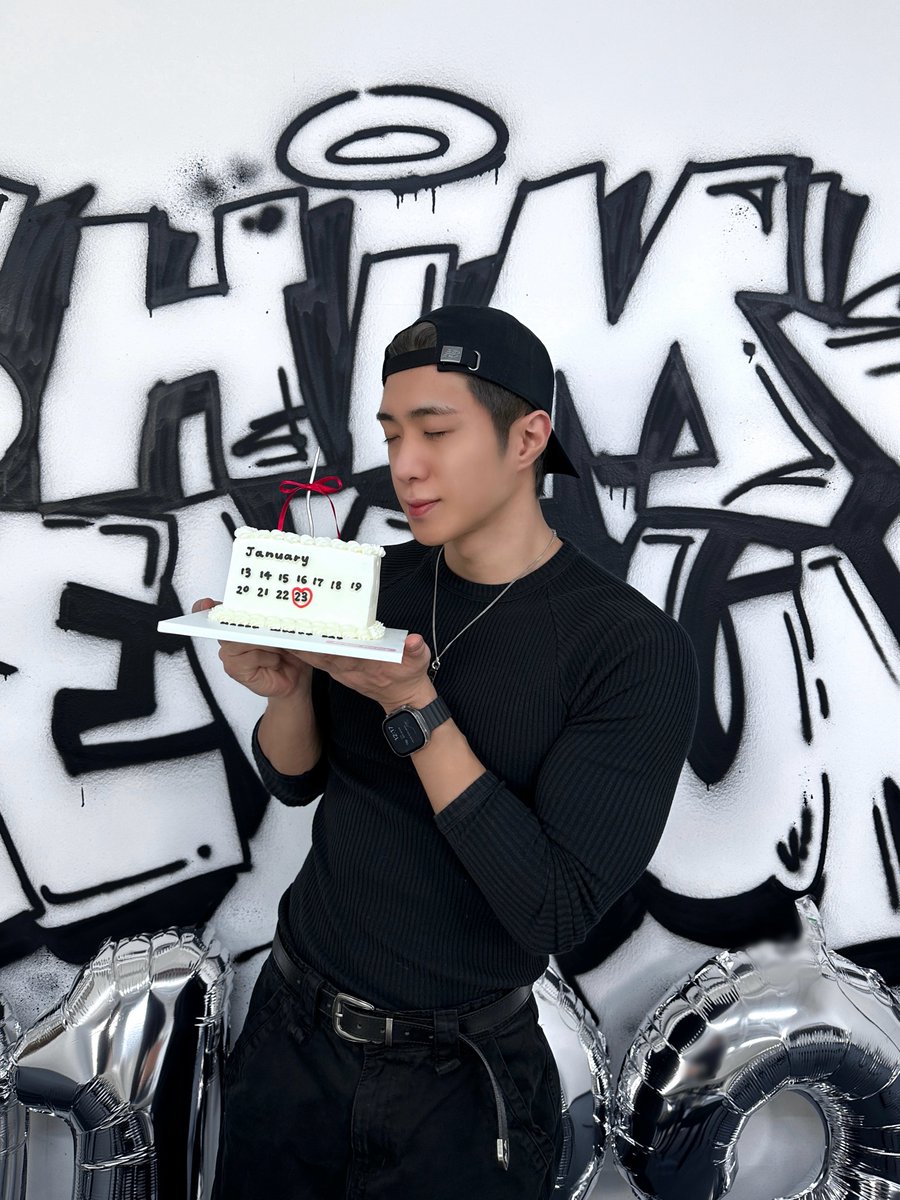 wm_on7off's tweet image. [#LightONF] 26.01.23 HAPPY WYATT DAY LIVE 📸 

온앤오프의 큰댕, 와이엇의 생일이 돌아왔어요 ૮ฅ・ﻌ・აฅ
퓨즈 여러분들의 정성스러운 축하들이 하나하나 다 마음속 깊이 전해졌습니다 🥹
많은 사랑 주셔서 감사해요🖤

#온앤오프 #ONF #와이엇 #WYATT 
#HAPPYWYATTDAY