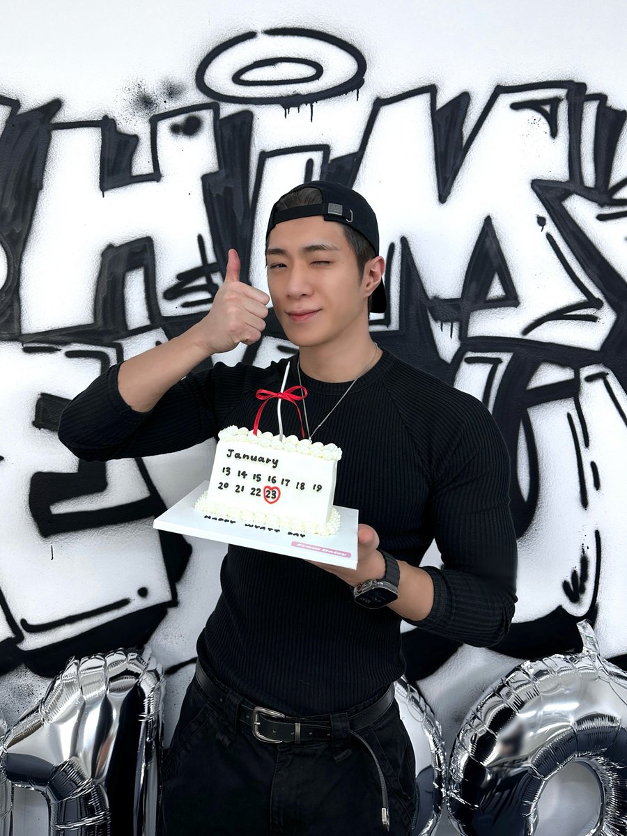 wm_on7off's tweet image. [#LightONF] 26.01.23 HAPPY WYATT DAY LIVE 📸 

온앤오프의 큰댕, 와이엇의 생일이 돌아왔어요 ૮ฅ・ﻌ・აฅ
퓨즈 여러분들의 정성스러운 축하들이 하나하나 다 마음속 깊이 전해졌습니다 🥹
많은 사랑 주셔서 감사해요🖤

#온앤오프 #ONF #와이엇 #WYATT 
#HAPPYWYATTDAY