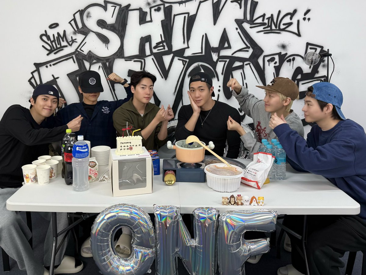 wm_on7off's tweet image. [#LightONF] 26.01.23 HAPPY WYATT DAY LIVE 📸 

온앤오프의 큰댕, 와이엇의 생일이 돌아왔어요 ૮ฅ・ﻌ・აฅ
퓨즈 여러분들의 정성스러운 축하들이 하나하나 다 마음속 깊이 전해졌습니다 🥹
많은 사랑 주셔서 감사해요🖤

#온앤오프 #ONF #와이엇 #WYATT 
#HAPPYWYATTDAY