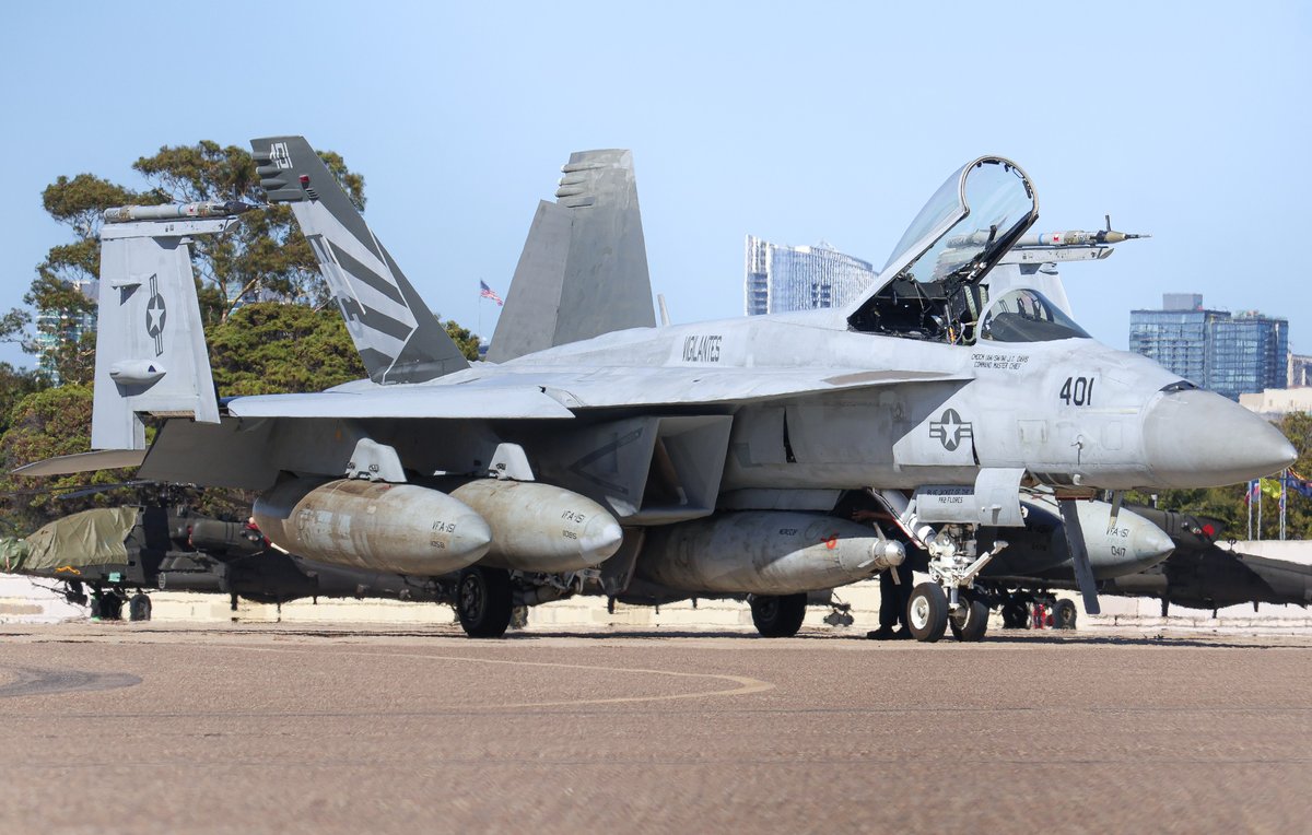 619_Aviation's tweet photo. UGLY11 a single F/A-18 from VFA-151 the "Vigilantes" arriving into NAS North Island for a CVW-9 work up.
#vfa151 #f18 #Vigilantes #cvw9 #nasnorthisland https://t.co/K7qTIRoXEc