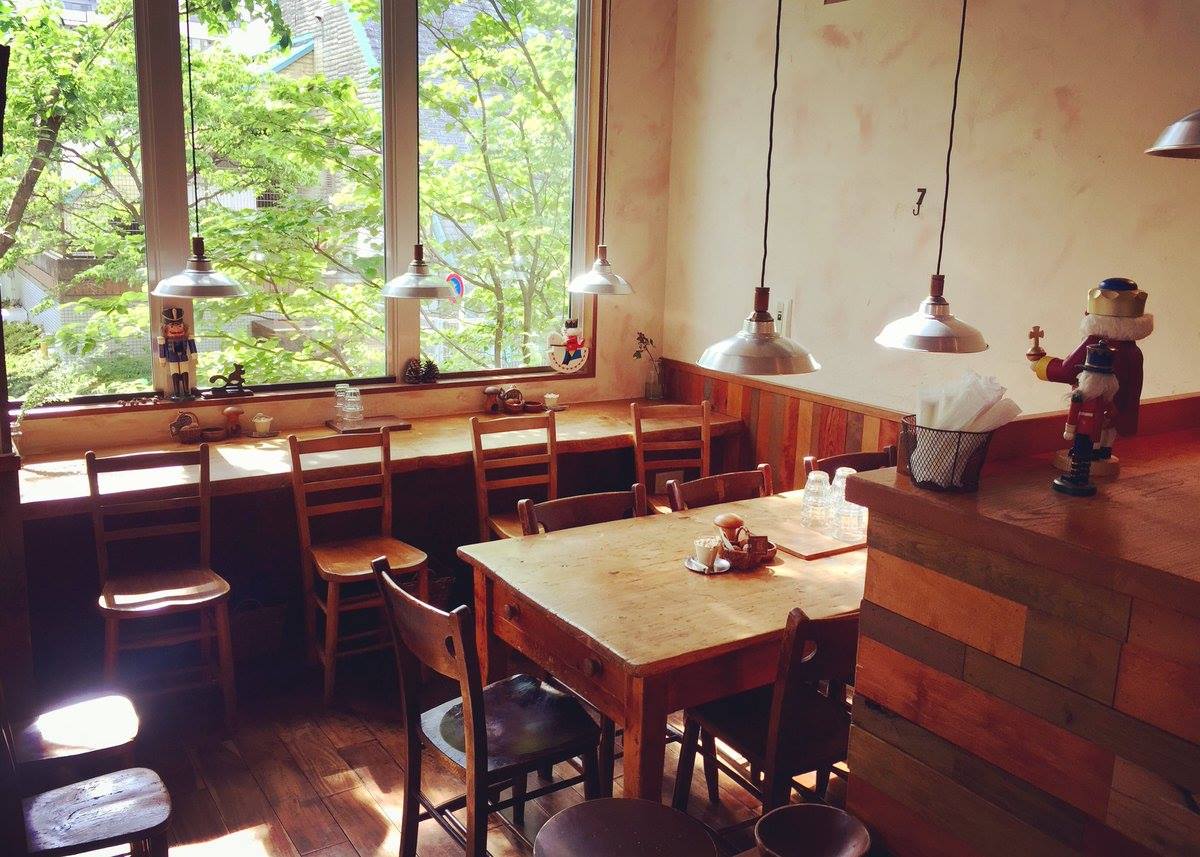 tkage's tweet image. なお、2026年から、クルミド／胡桃堂の朝モヤの参加費を、1,000円（ワンドリンク付き）とさせていただいています
14年、踏ん張ってきましたが…
続けていくため、よりよい場をつくっていくため、どうかご理解いただけますと幸いです

【大事なお知らせ ─2026年からの朝モヤ】
ameblo.jp/kurumed/entry-…