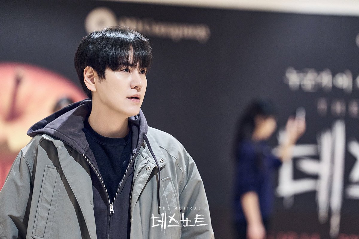 od_musical's tweet image. #뮤지컬 #데스노트

숨 쉴 틈 없이 이어지는 치열한 순간들!
강렬한 분위기의 연습실 현장을 공개합니다🔥

누군가 이 세상을 바로잡아야 한다
𝐌𝐔𝐒𝐈𝐂𝐀𝐋 𝐃𝐄𝐀𝐓𝐇 𝐍𝐎𝐓𝐄

#NowPlaying #디큐브링크아트센터