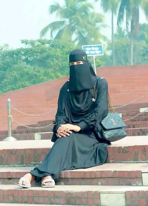 ভাইয়া অনুমতি দিলে আপনাকে ভালো একটা হাফেজা মেয়ে খুঁজিয়ে দিতাম 🤷🫵