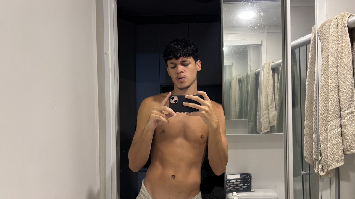 lipe (espelho q a billie usa pra siriri) (@lipexcss) on Twitter photo 