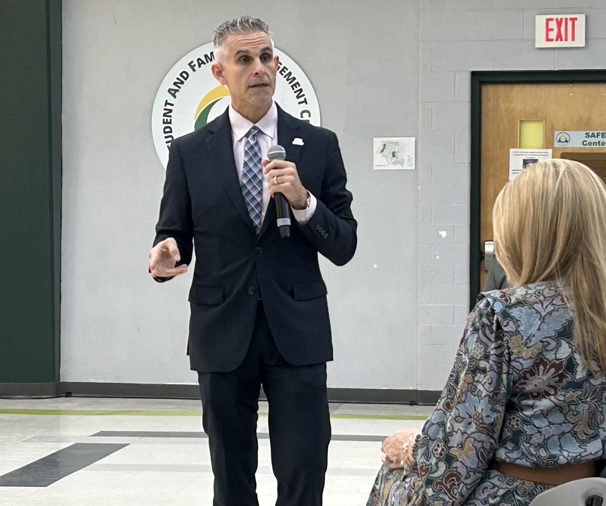 JenniferAGates's tweet photo. Another superb #ForwardTogether #Forum with the outstanding @DrNormanCSauce3 @DeKalbSchools #crosskeyshs #Access #Opportunity #leadbyexample #bethechange @COSDeKalbCounty https://t.co/Kpoh0EMBp1