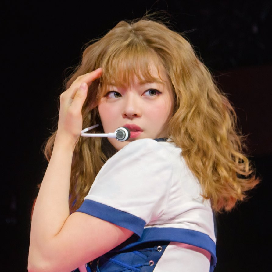 STRAIGHT                              CURLY