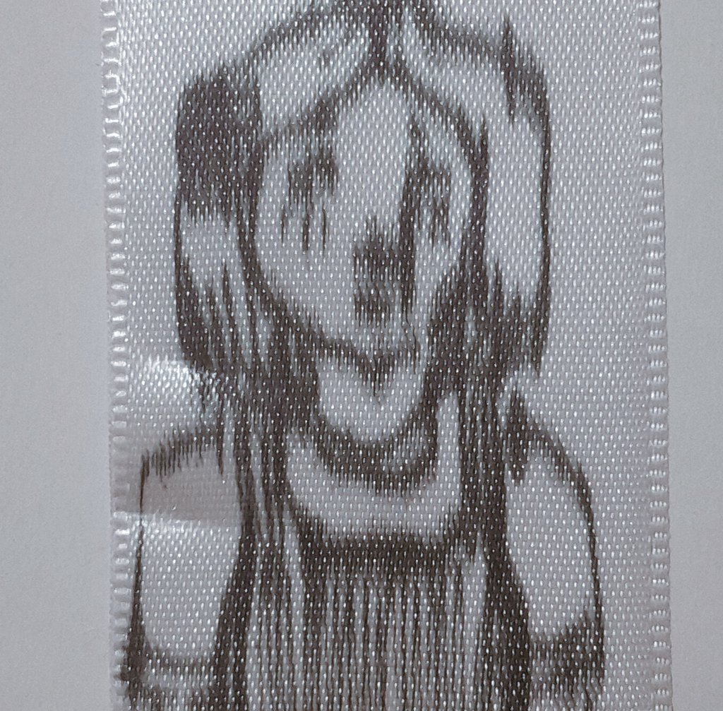 Dia 270 de rabiscos diários 🌼
Lembrei que tenho uma fita de tecido que expandia a tinta que eu tentava usar nela, o resultado de testes me lembrou a distorção dos quadros de OSNI então fiz uma Amelie :D