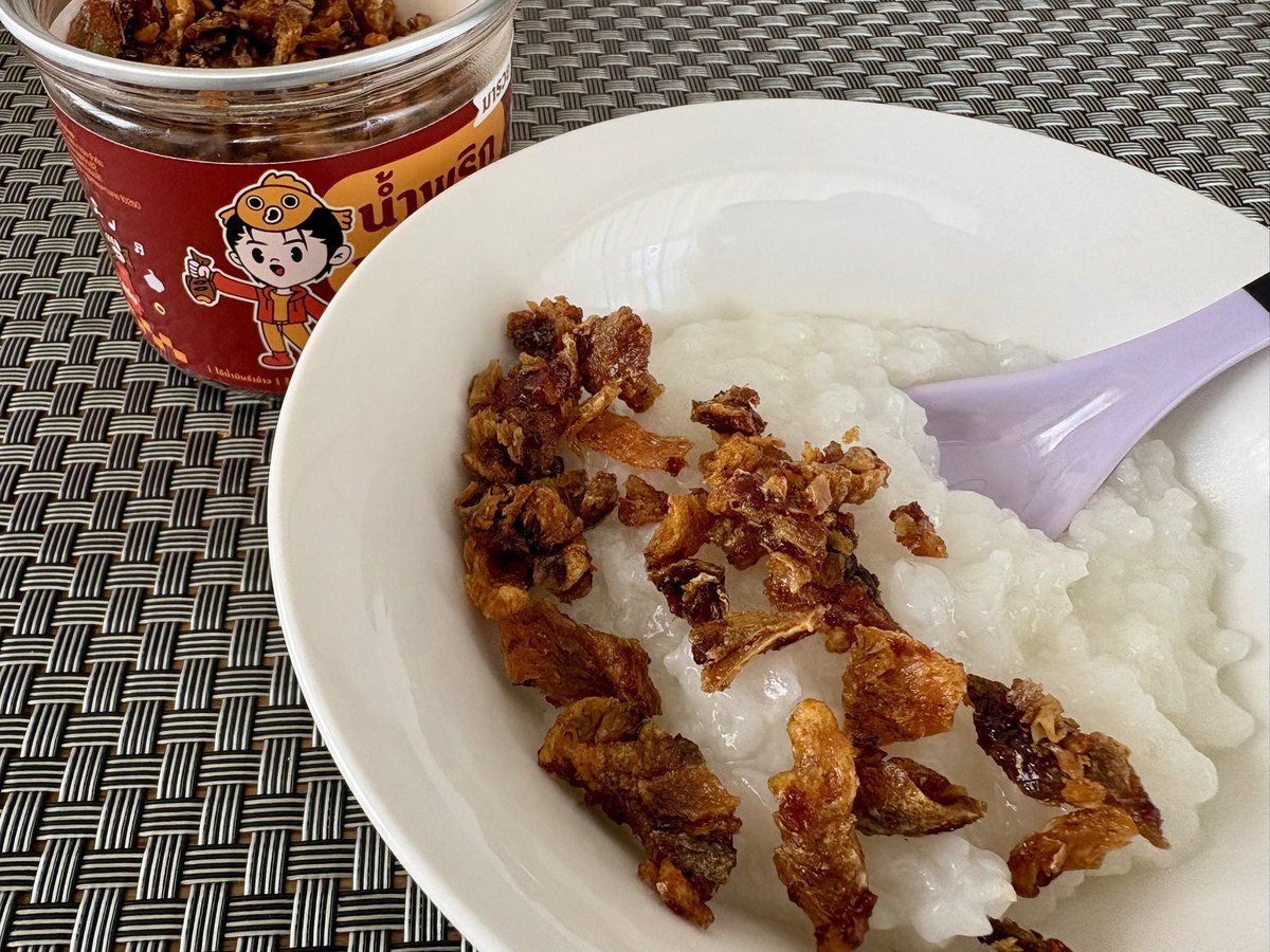今日はおさかなのナムプリック！日本のお粥にも合う！辛さも味もチキンと違ってあろいまーくアゲイン😋💕
こっちの方がタイっぽい気がする。まあどれもタイで作られてるんだけど、チキンは日本人でも食べやすいイメージ。

#NamprikmaruayByBossCkm 
#น้ําพริกมารวย