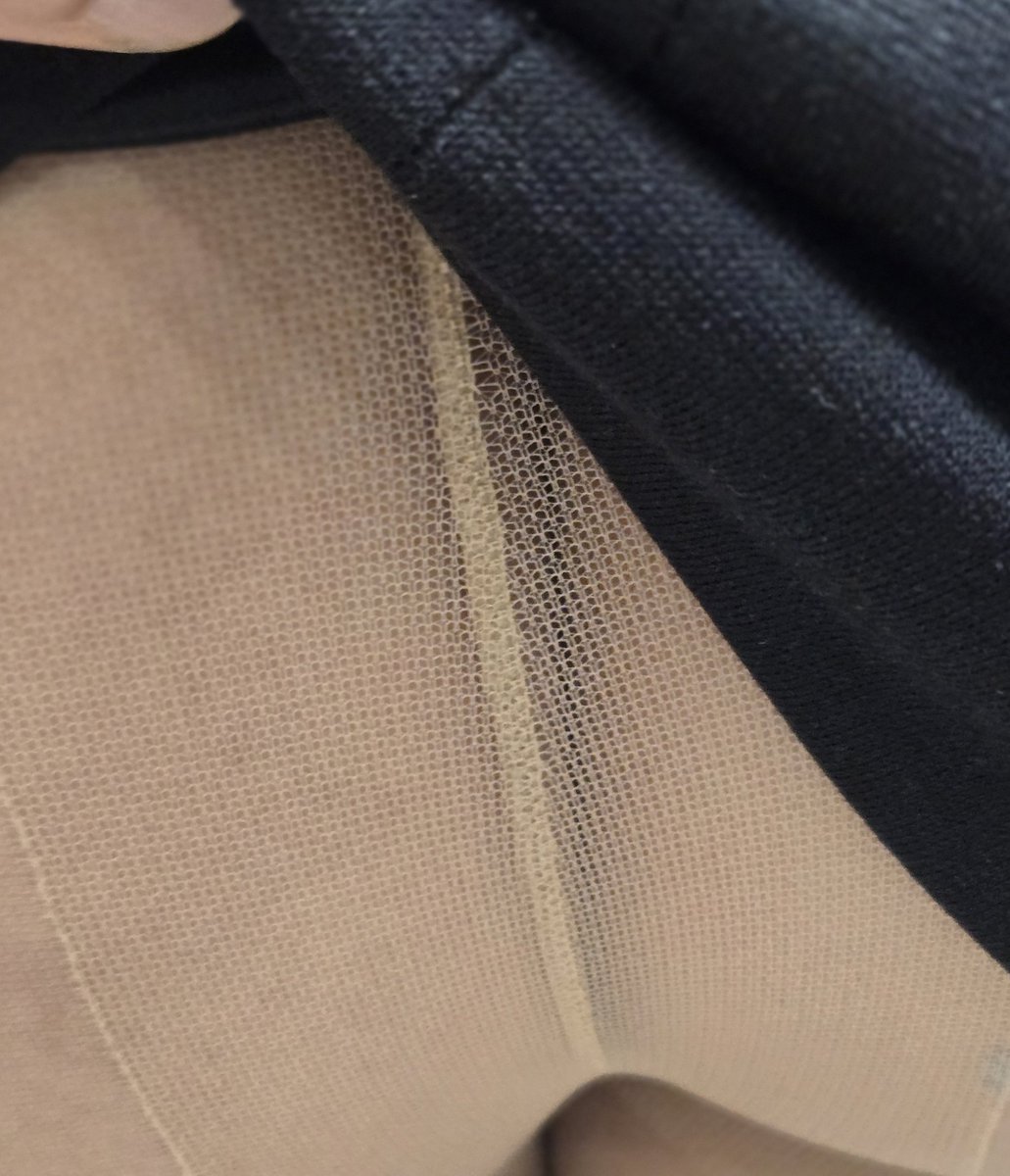 스타킹 신은 와이프의 일상 tweet media