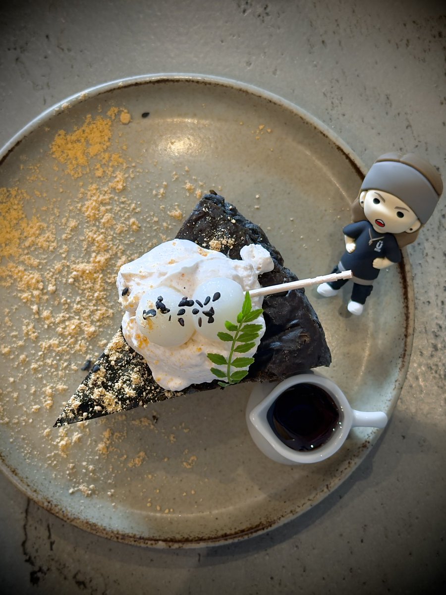 nyapi3995's tweet image. おはようございます☀️
ViViDの豊洲も無事に当選したし、
LIFEsizeで横浜2日目も当選したし
楽しみが増えて嬉しいです🥺✨
羽田は落選だったから諦めるか...

今日はまったりとカフェ活☕️
黒ごまときなこのバスチー🖤
めちゃくちゃ濃厚で美味しい...🥺
黒ごま好きさんいたら嬉しいな😚