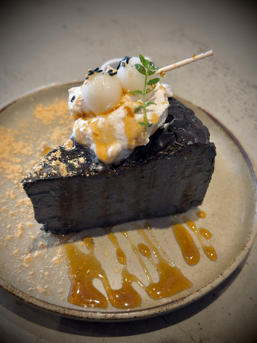 nyapi3995's tweet image. おはようございます☀️
ViViDの豊洲も無事に当選したし、
LIFEsizeで横浜2日目も当選したし
楽しみが増えて嬉しいです🥺✨
羽田は落選だったから諦めるか...

今日はまったりとカフェ活☕️
黒ごまときなこのバスチー🖤
めちゃくちゃ濃厚で美味しい...🥺
黒ごま好きさんいたら嬉しいな😚