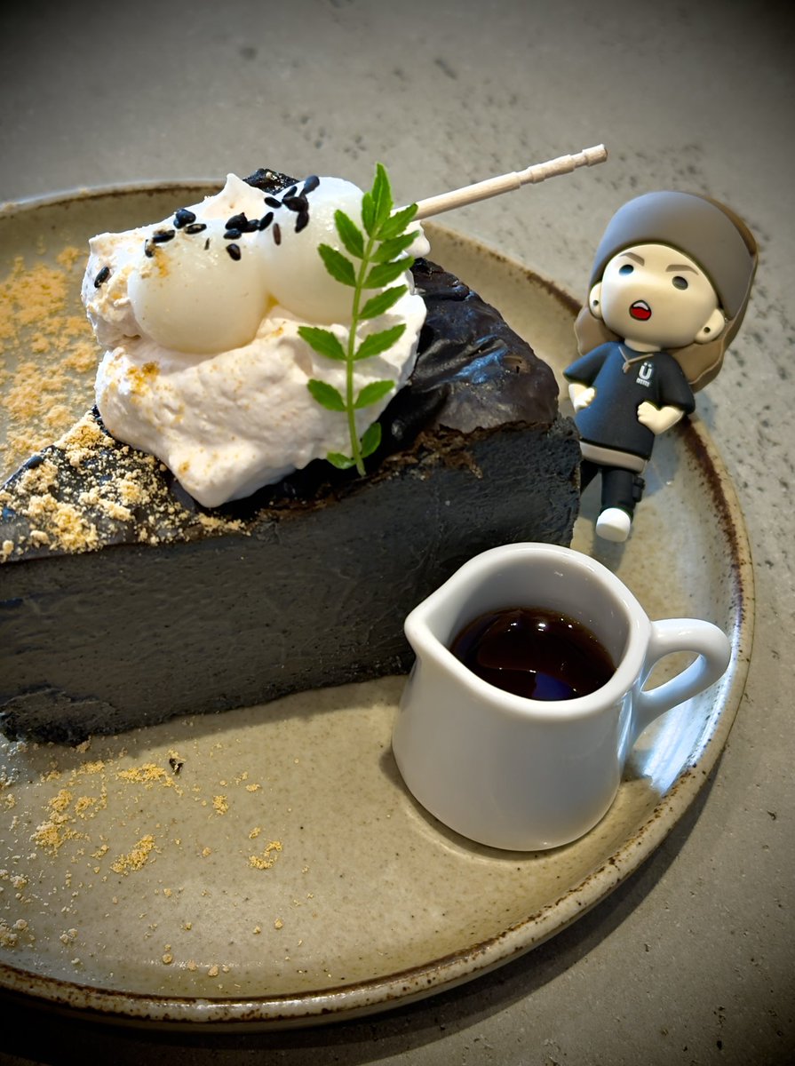 nyapi3995's tweet image. おはようございます☀️
ViViDの豊洲も無事に当選したし、
LIFEsizeで横浜2日目も当選したし
楽しみが増えて嬉しいです🥺✨
羽田は落選だったから諦めるか...

今日はまったりとカフェ活☕️
黒ごまときなこのバスチー🖤
めちゃくちゃ濃厚で美味しい...🥺
黒ごま好きさんいたら嬉しいな😚