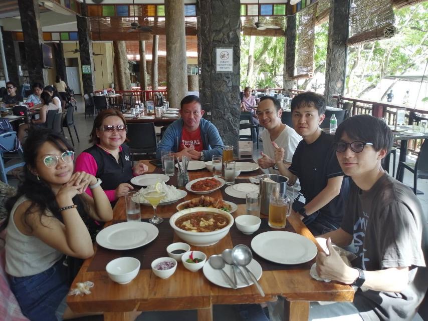 omron_digital's tweet photo. グローバル人財育成プログラム「ODC Academia」から3名がフィリピン短期留学しました🇵🇭
英語や異文化に触れ、現地での開発体験を通じて「伝える力」や「海外での仕事の進め方」を学びました。
今回の学びが次の挑戦でどう輝くのか、とてもワクワクしています！ https://t.co/3B6ZwgKnra