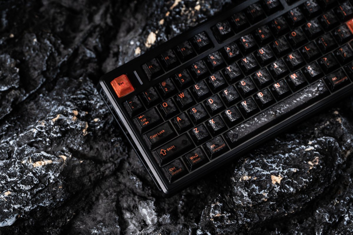 EpomakerK's tweet photo. Black-orange + marble finish on the TH80V2Pro
gorgeous! 🤩

What surprising feature are you hoping it actually has? 

Tell us below! 👇

#TH80V2Pro #Epomaker #KeyboardDesign #MechanicalKeyboard #SetupGoals https://t.co/yoxQxrwqLW