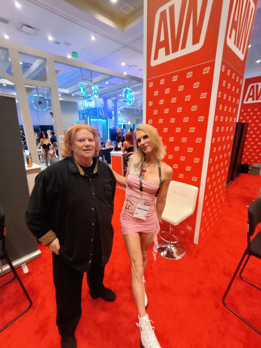 Shout out to <a href="/TheRiaBentley/">𝗥𝗜𝗔 𝗕𝗘𝗡𝗧𝗟𝗘𝗬 | 2025 TEA Award Winner</a> It was lovely to meet you in person. 

Best wishes for the show. 

Me in guy mode.