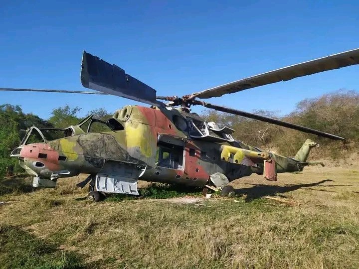 CubanGhostAir's tweet photo. CUBA SE PREPARA PARA UN ATAQUE AÉREO GRINGO.....
ES BROMA LAS DAAFAR SOLO DAN RISA @AeroNoticiasVE @AirAssets @Arr3ch0 @DIFUNDELOYA @FlconEYES @flightradar24 @patriota_1972 https://t.co/cU0tT8Ets5