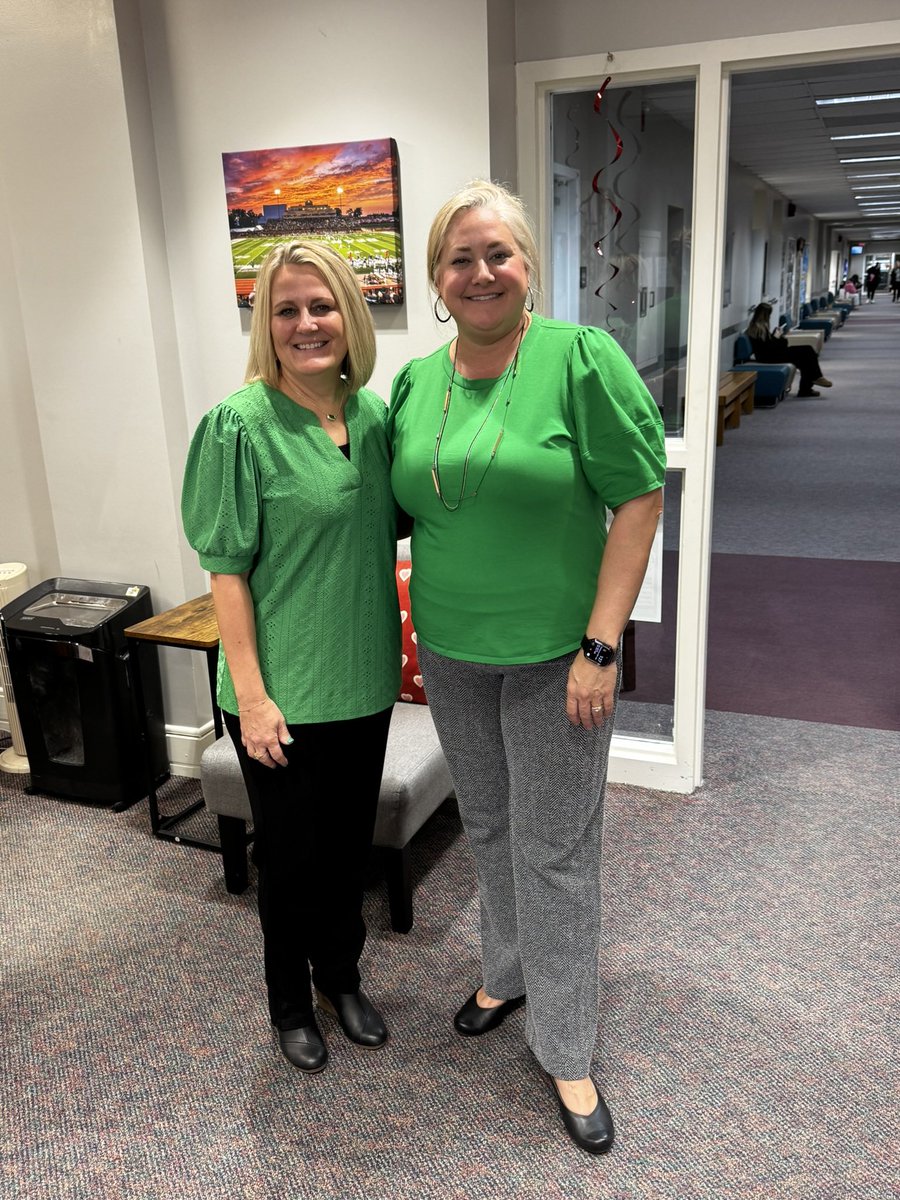 Are you really co-teaching if you don’t show up in matching outfits?! <a href="/ShantelFarnan/">Dr. Shantel Farnan</a> <a href="/NWMOSTATE/">Northwest Missouri State University</a>