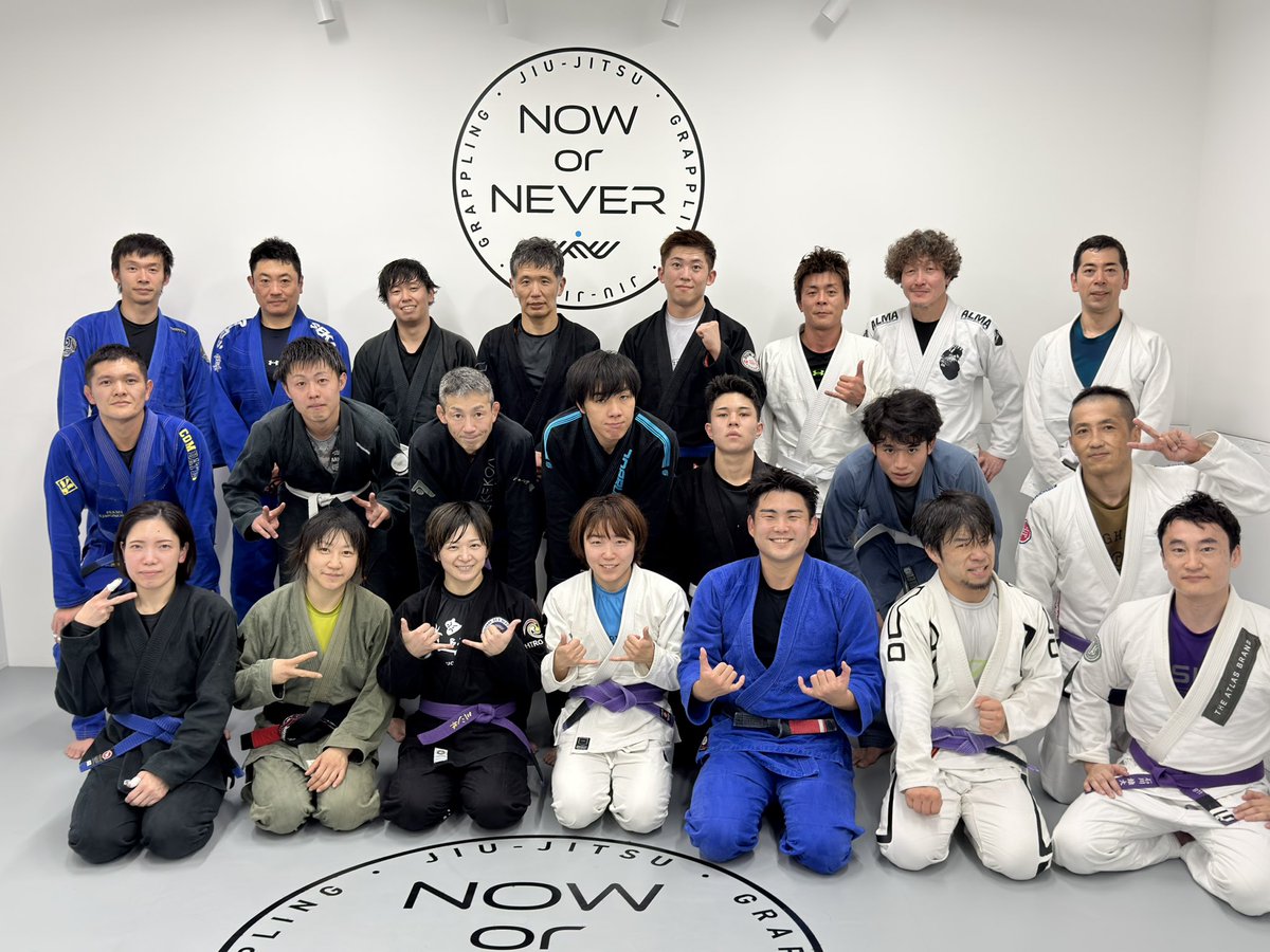 木曜夜クラスにビジターの方2名、お越し頂きました。

お忙しい中ありがとうございました。

また会員さんも寒い中練習参加ありがとうございました😊