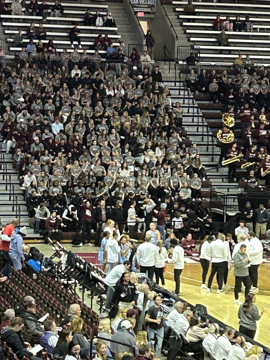 CoachJonLeamy's tweet photo. Flat out awesome seeing 365 @MissouriStBears student-athletes being recognized at the Athletic Director’s @PatrickRansdell Honor Roll at halftime of the @MoStateWBB game!  #SmartBears #MOState @MSU_ACIA https://t.co/cbNfO0pvD7
