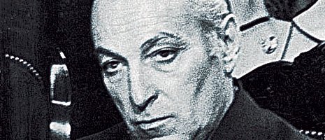 "La huida del Brujo" 

¡Soy embajador! 

A mediados de 1975 el López Rega logró que se nombrara como ministro de Economía a un hombre de su confianza, Celestino Rodrigo. El nuevo ministro implementó un plan de ajuste que fue una verdadera afrenta al legado del General Perón