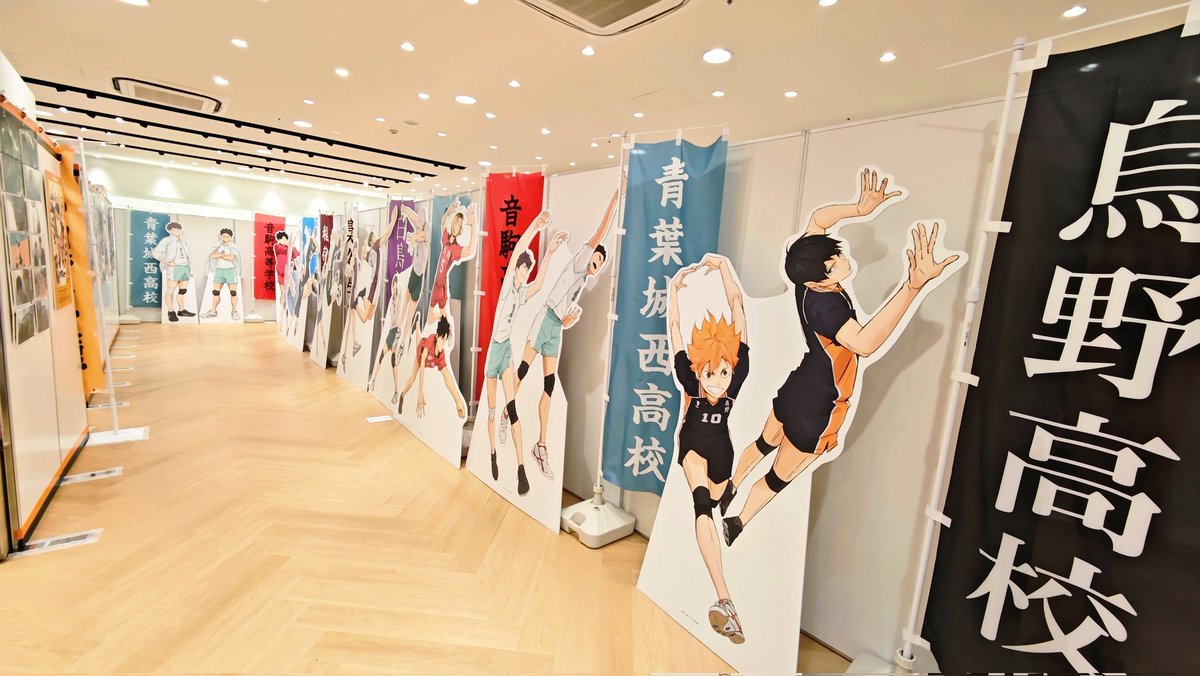 haikyu_ensei's tweet photo. 【熊本会場】
#ハイキュー!! 全国遠征ポップアップストア

熊本会場は本日1月23日(金)よりオープン!!📢

ぜひ会場までお越しください‼︎🚌

6階にもスタンディー設置がございます

🏐アミュプラザくまもと（熊本県）
     5階 特設会場
     26年1月23日〜2月1日
https://t.co/2hrmNNopZW https://t.co/GbWnIQZZPy
