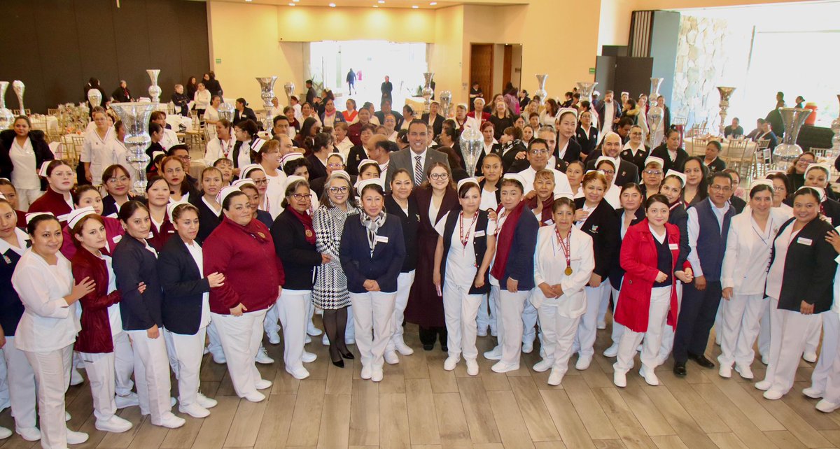 difhgo's tweet photo. Durante el evento “Enfermera Refugio Esteves Reyes” reconocimos la vocación, entrega y compromiso del personal de enfermería que atiende a las y los pacientes pediátricos del Hospital del Niño DIFH y del #CRIH. ¡Gracias por ser parte de #LaFamiliaDIFH! 👩🏻⚕️🏥👏🏻 https://t.co/68VgLFH2Z3