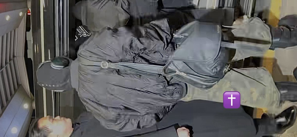 다시 봐도 그냥 착장에 압도됨... 🧎‍♀️🧎‍♀️