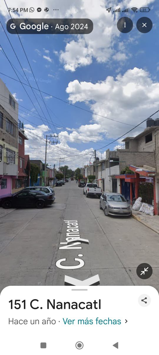 GaboOrtega73's tweet photo. #ATENCION #video 
El momento en que dos hombres sacan el cuerpo humano envuelto en plásticos,  (según versiones de vecinos ), sucedió en calles Nanacatl, del barrio Vidrieros, en #Chimalhuacan #Edomex 
@Carloszup 
@ivanmaciasnews1 
@JesicaZermeno 
@CoordinacionDM https://t.co/lMn8qakRKr