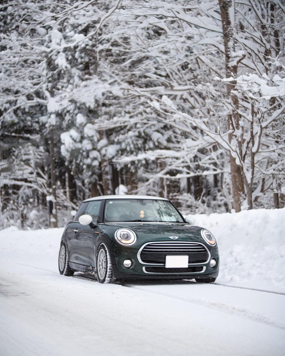 MINI_JAPAN's tweet photo. 雪の日のMINI⛄️
みなさんの住む地域は雪が降りますか?
お気に入りの雪景色スポットがあれば教えてください❄️
📸: IG/f32_b48
#MINIJapan #MINIFamily https://t.co/HKkZEKYe1W