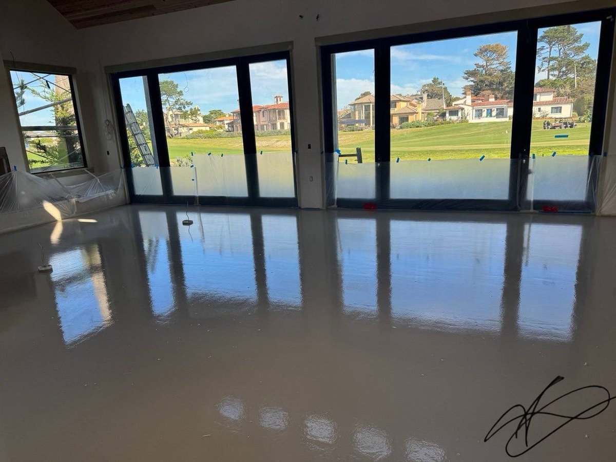 AxelVasacoast's tweet photo. Gypcrete Over Radiant Floor Tubing. Poured Today. https://t.co/zbQOxkrdII