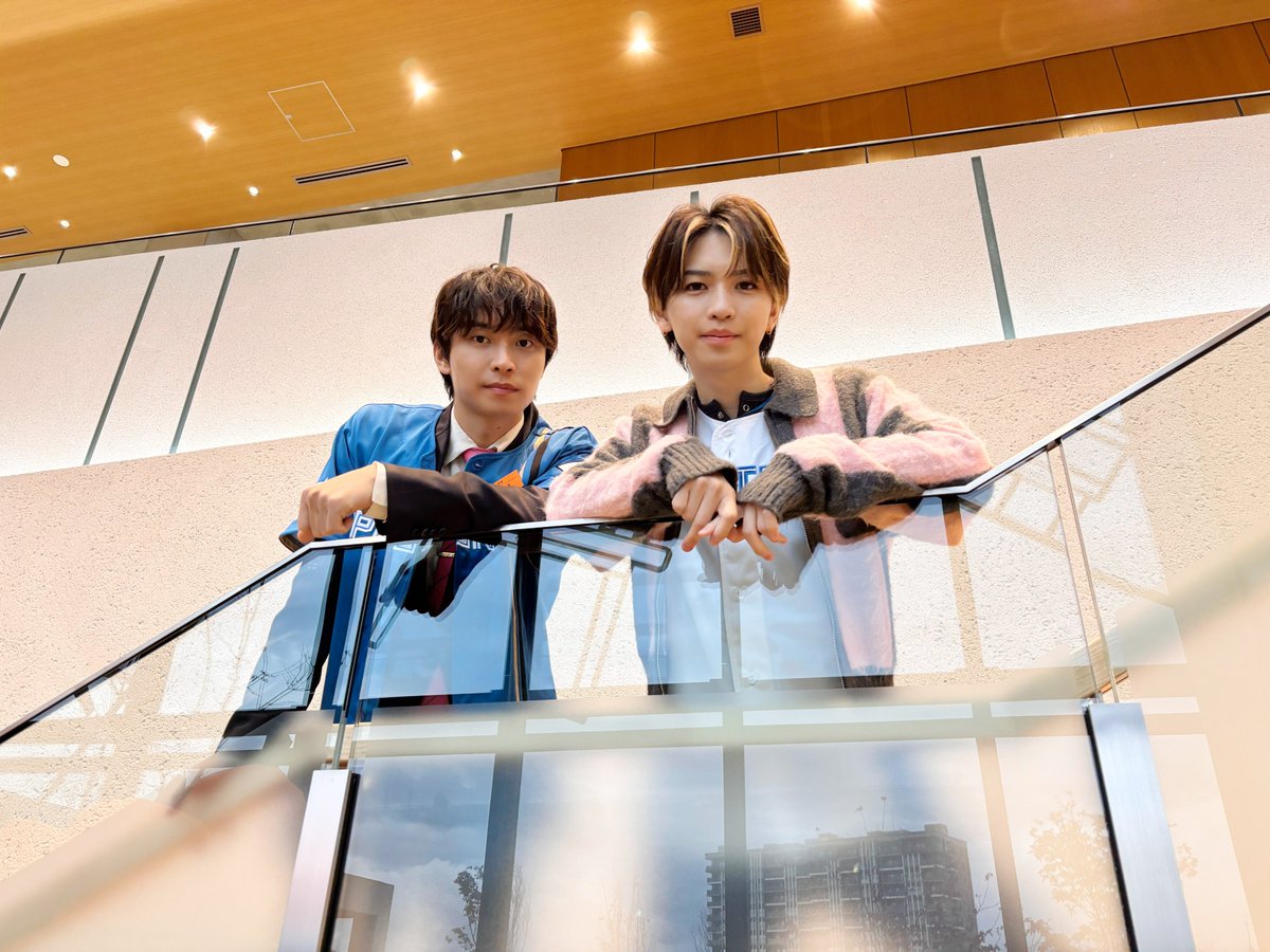 oricon's tweet photo. 阿部顕嵐＆岩橋玄樹
9年ぶり番組共演で感動の再会❗️

中学時代からの
長年の絆を感じさせる場面も✨️

「青春時代を一緒に過ごした大切な仲間」
「昔から変わってないなぁ」

🎤2人のコメント
https://t.co/S6ge768XzM

#アランタウン https://t.co/udKKwcezIt
