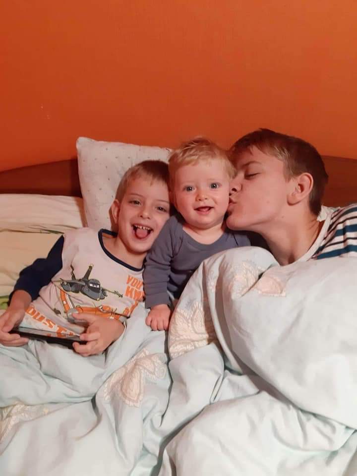 OlenaRohoza's tweet photo. Disabled veteran of the 54th Mechanized Brigade of the Armed Forces of Ukraine.
Three children. I am unable to work.
We need help with food and heating (temperatures are forecast to drop to –40°C today).
🇺🇦🥶🥶🥶🥶🥶🥶🥶🇨🇦🙏
Our family is going through an extremely difficult winter.
We are a family of Ukrainian refugees living in Manitoba, in a very old house with poor insulation. Winters here are long and brutal, and the extreme cold leaves no room to adapt.
We have three children who need warmth, safety, and basic living conditions.
This is not about comfort or luxury.
This is about food and keeping our home warm.
In winter, it often comes down to choosing between essentials. We are doing everything we can to survive with dignity, but we cannot manage on our own anymore.
Right now, we are asking for help only for food and heating.
Even a small contribution truly makes a difference.
If you can’t donate, please repost — it genuinely helps.
If you are able to support us:
👉 GoFundMe:
https://t.co/lPwSMftUUo
👉 PayPal / e-transfer:
veteran54brigade@gmail.com
👉 BuyMeACoffee:
https://t.co/kP8SFxI8oW
Thank you to everyone who stands with our family 💙💛
Your support is helping us get through this winter.